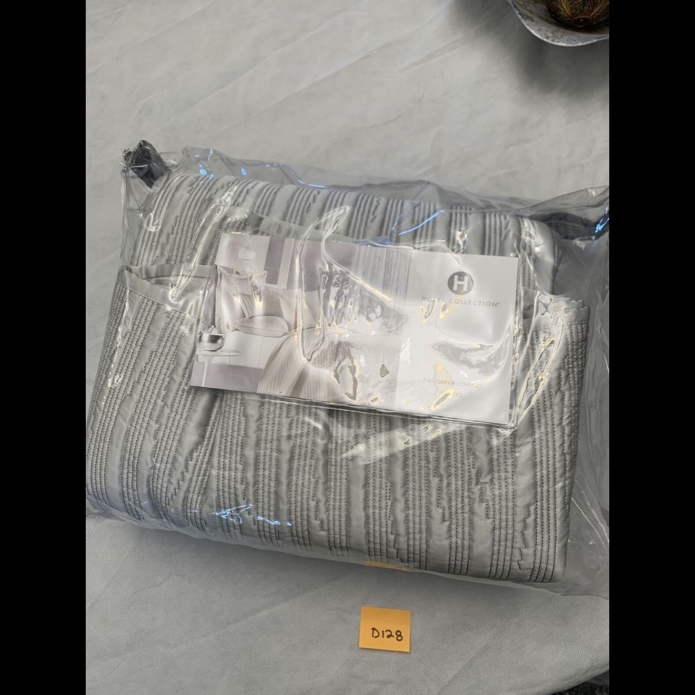 NIB Hotel Collection Silverwood Full/Queen Quilted Coverlet‎ Blanket
